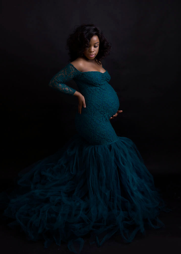 Beautiful momma at her maternity photoshoot in birmingham, how to choose your maternity photographer