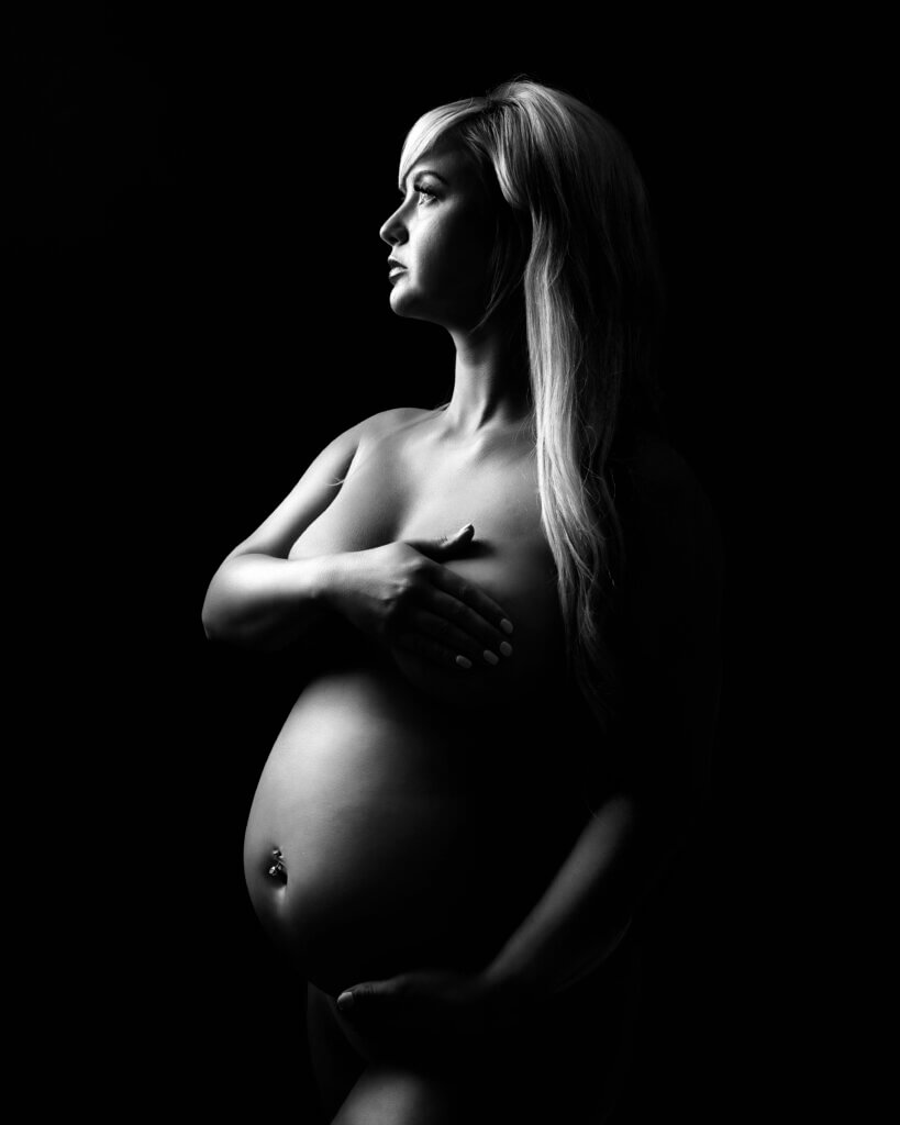 embracing the glow: the magic of maternity photos